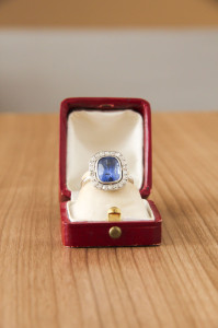 Silberner Ring mit blauem Stein Frontalansicht